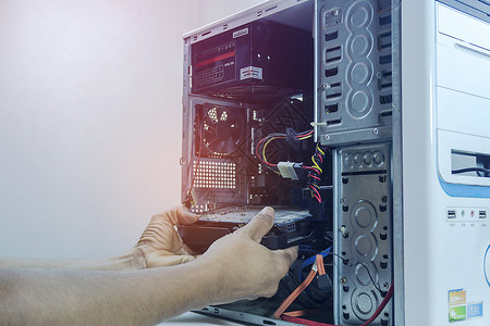 指尖穿梭，網(wǎng)絡(luò)連接 淺談電腦維修與計(jì)算機(jī)網(wǎng)絡(luò)工程服務(wù)